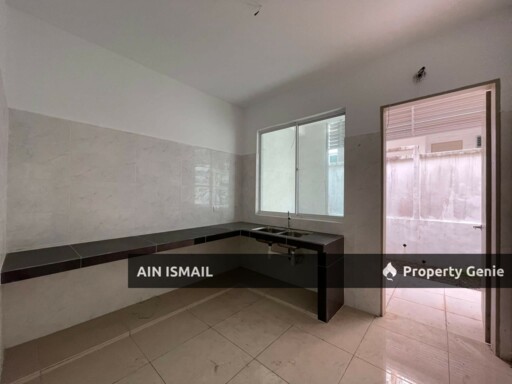 [100K BELOW MARKET] SEMI-D 2STOREY MAHKOTA HEIGHT (P2) KOTASAS, KUANTAN