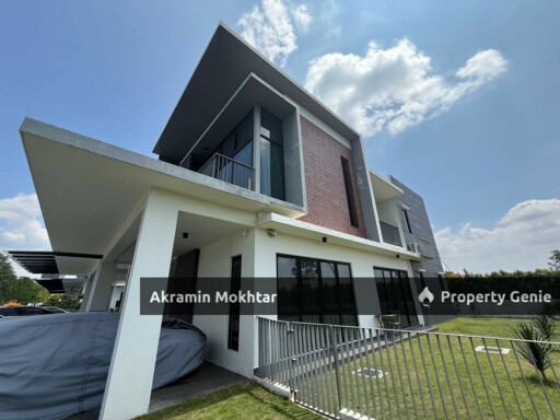 FULLY RENOVATED & PARTIALLY FURNISHED |  GAMUDA 25.7  Lucent Residence @ Twentyfive.7 Two storey Semi D Corner Lot (Cul De Sac)