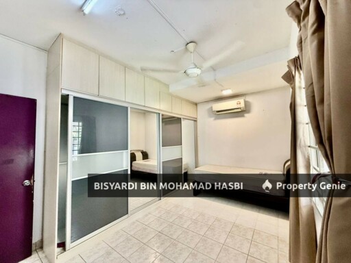Corner Lot with Ample Parking + Extra Land 2 Storey House, Bukit Jelutong Shah Alam.