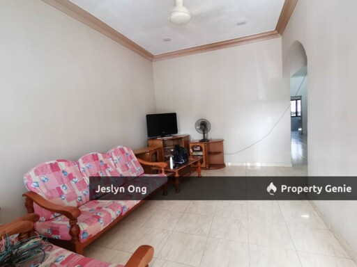 Single Storey Terrace House @ Jalan Angsana, Taman Rinitng for Rent