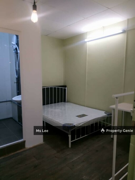 Room 203 RM 650 @ 2 Storey Shop Hotel,Chow Kit -near LRT/HKL/IJN -Ready 3/8