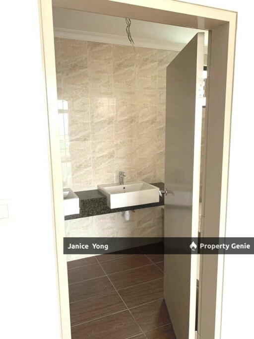 Laguna Heights Condominium @ Perling