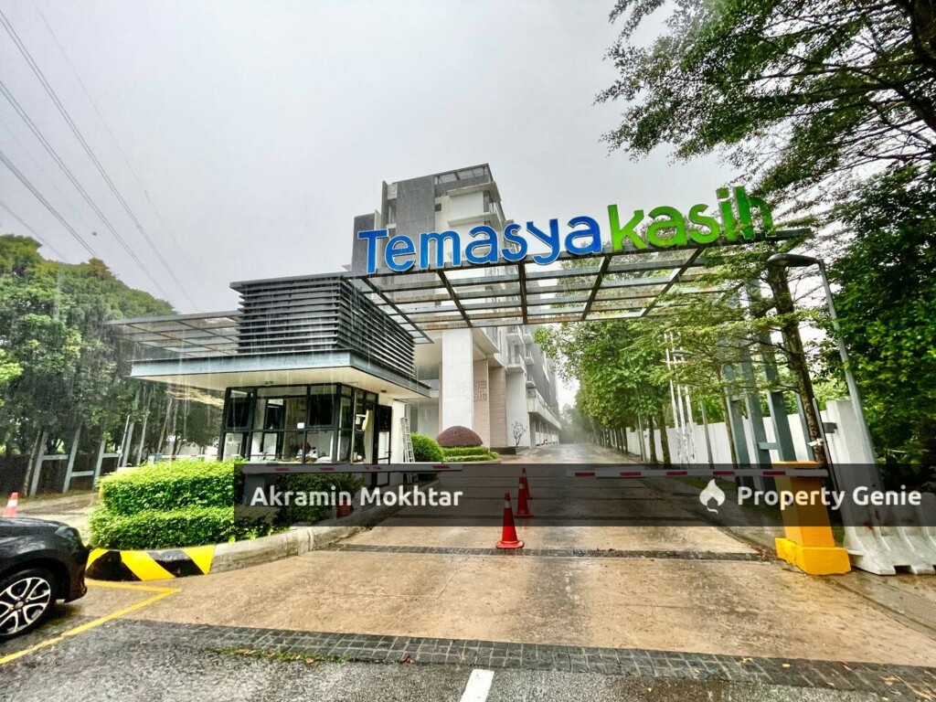 Freehold, Corner Umit, Fully Renovated & 3 Parking | Duplex Unit Temasya Kasih Condominium Glenmarie, Shah Alam