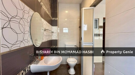 Facing Open Corner Lot Renovated Double Storey Taman Putra Prima, Puchong.