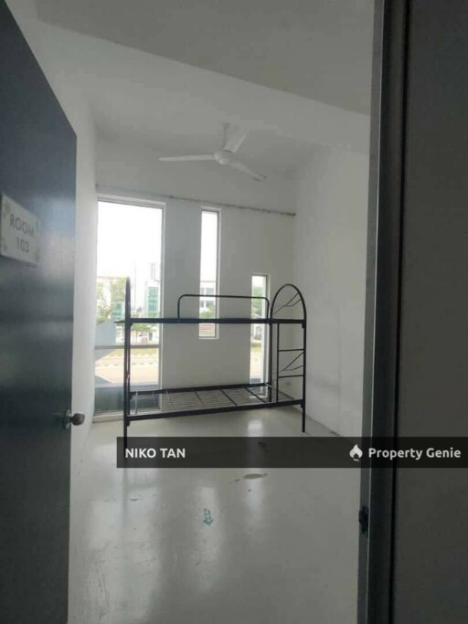 Taman Cahaya Kota Puteri 4.5 Storey Shop For Sale