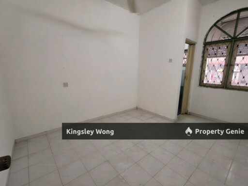 Menglembu Impiana Adril 1.5 Storey Terrace House Good Condition Near Lahat Pengkalan