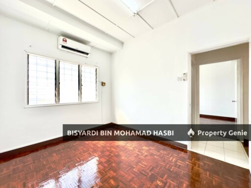 RENOVATED & FRESHLY PAINTED, Double Storey USJ 9 Subang Jaya .