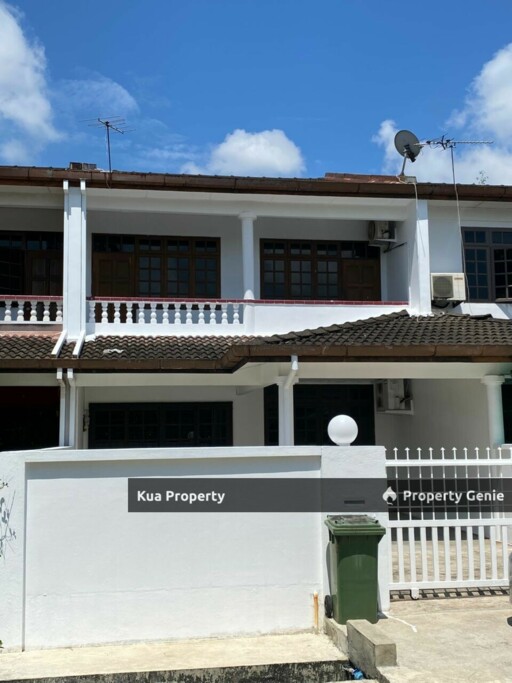 Double Storey Terrace Intermediate House at Jalan Seladah, Jalan Song