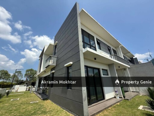 FULLY RENOVATED & PARTIALLY FURNISHED |  GAMUDA 25.7  Lucent Residence @ Twentyfive.7 Two storey Semi D Corner Lot (Cul De Sac)