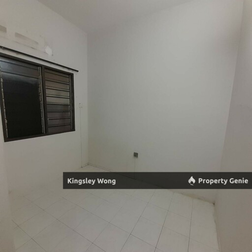 Taman Pengkalan Barat 2.5 Storey Terrace House Partial Furnished For Rent