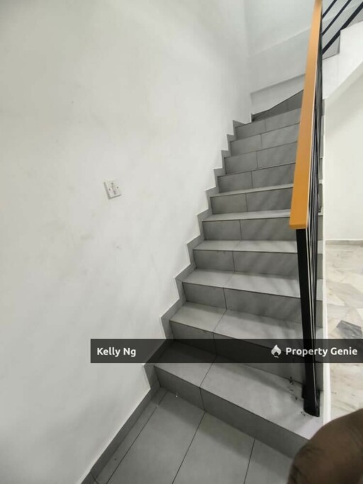 2 Sty Renovated House With Air Cond & Water Heater Att Tmn Sri Indah Klang For Rent