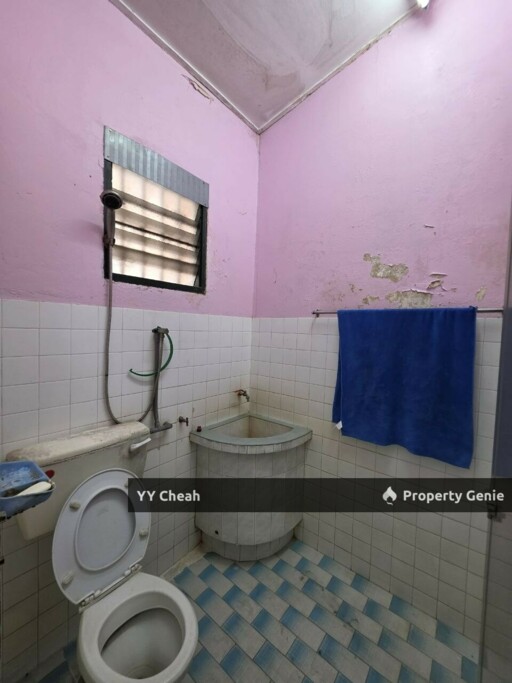Menglembu, Ipoh Double Storey House For Sale Facing Empty Land Great Location Big Balcony