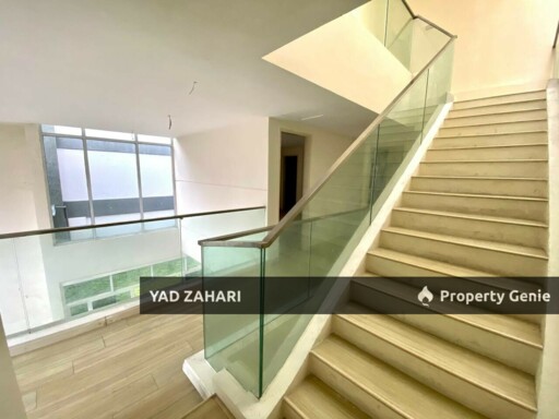 Taman Alam Kemuning, Shah Alam | 3-Storey Bungalow 6+1 Bedrooms | RM1.6M - Near Highway, Spacious Car Porch & Big Covered Balcony