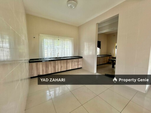 Saujana Villa, Taman Prima Saujana, Kajang | 2.5 Storey Bungalow 5 Bedrooms | RM1.75M - Gated and Guarded, Freehold, Spacious Hall & Built Up