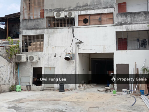 Ground Floor Shop with Large Courtyard for Rent | Victoria Street Georgetown