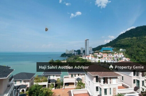 Hillside luxury with homely retreats and landscaped courtyards] Villa [Walking Distance to the Beach of Moonlight Bay]