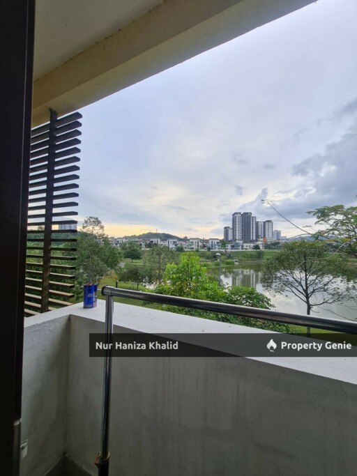 Town House, Lake Valley Avenue 2, Bandar Tun Hussein On Cheras Selangor