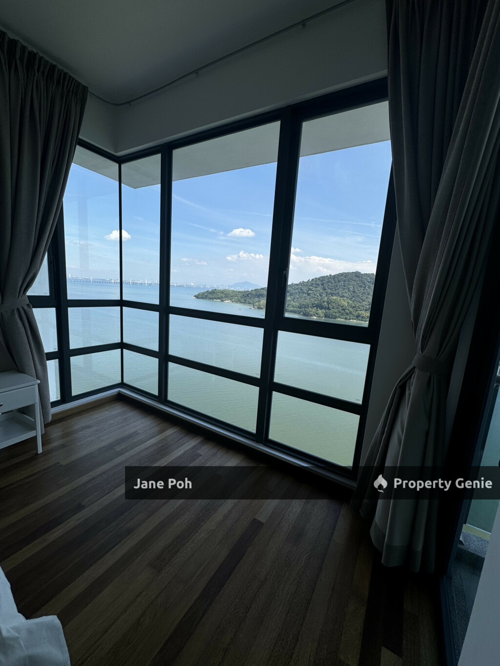 Queens Waterfront Q1 for Rent