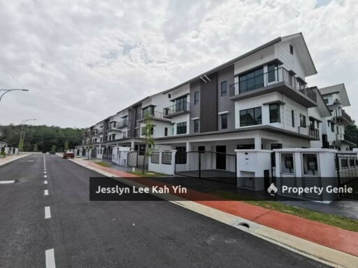 3 Storeys Semi D Cluster, Villa Astana Kajang Fully Furnished For Sale