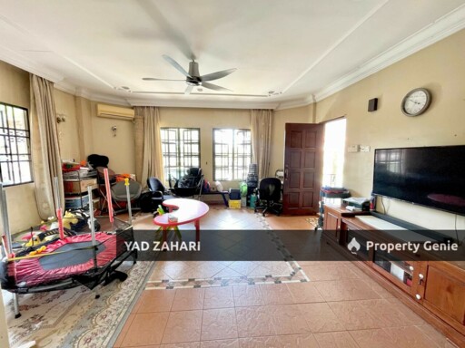 Seksyen 2, Shah Alam | Bungalow 7+1 Rooms | RM2.2M - Spacious Car Porch, with Private Pool & Nearby Masjid and UITM Shah Alam