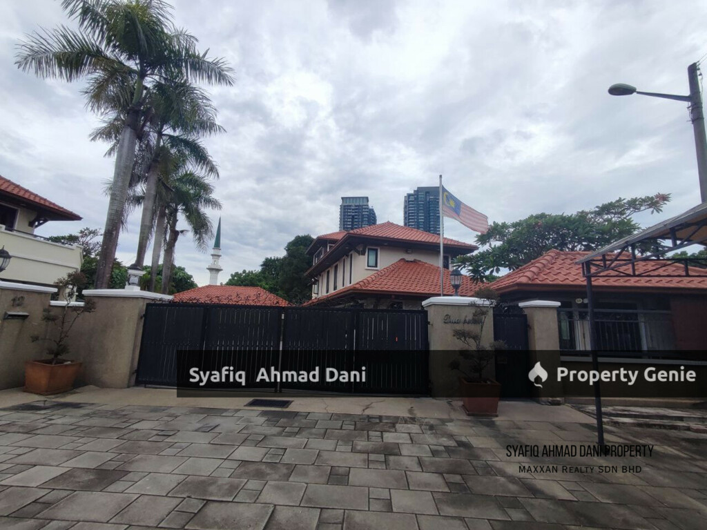 Villa Taman Tasik Titiwangsa with Utility Building