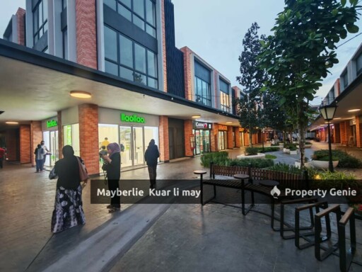 Gardens Square Coner Shop For Rent