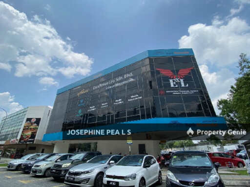 Corner Ground Floor Unit for Rent at The Trillium Lake Fields,Sg Besi