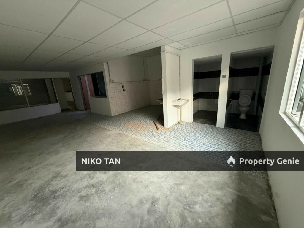 Jalan Glasiar Double Storey Shoplot Taman Tasek For Rent