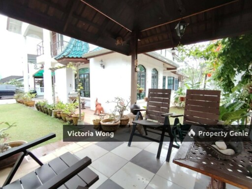 Double Storey Bungalow Kolam Air