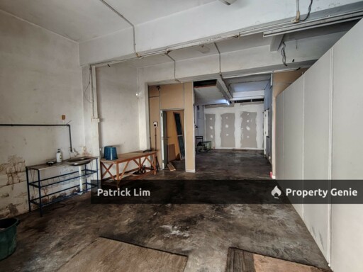 End Lot Bukit Beruang [Ground Floor] Shop Lot For Rent