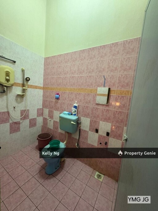 Double Sty Partial Renovation & Furnished At Kg Jawa Klang For Rent