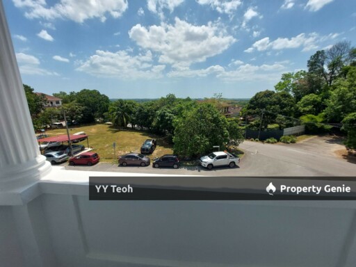Bukit Cheng 1.5 Storey Townhouse Upper Level