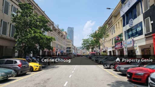 The strand shoplot C026