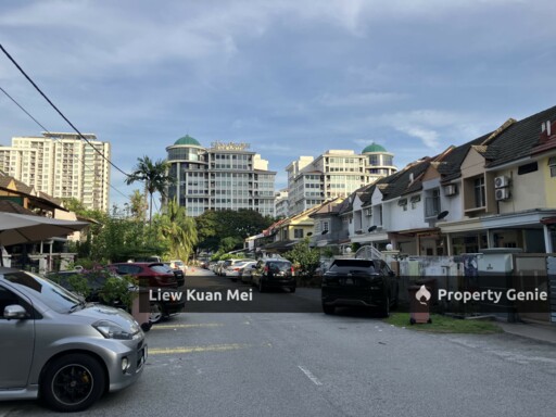 Well Renovated Fully Extended 2 Storey Terrace @Taman Kelana Indah, SS7 Kelana Jaya. Close to amenities & easy access to Highways. Short distance to Paradigm Mall. Call Ms Liew 019-2399825 for viewing