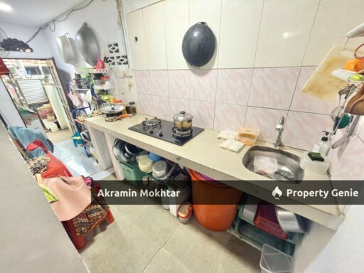 FREEHOLD, END LOT & RENOVATED - SINGLE STOREY TERRACE @ JALAN KEBUN, SEKSYEN 30