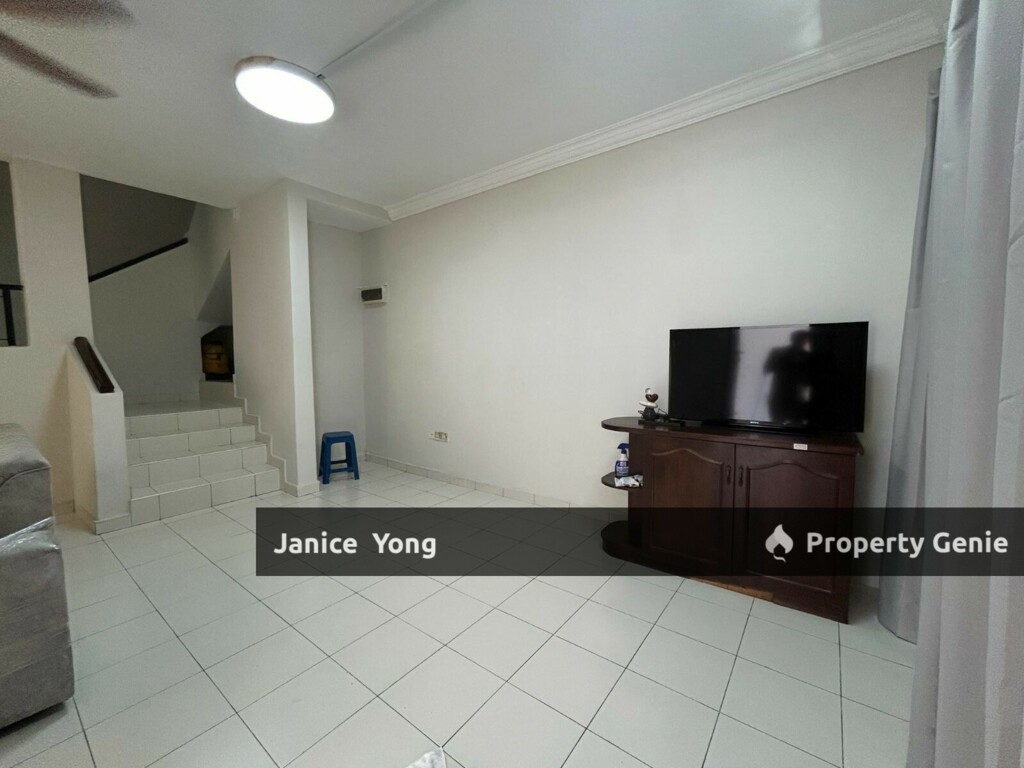 Taman Mount Austin Jalan Mutiara Emas 3