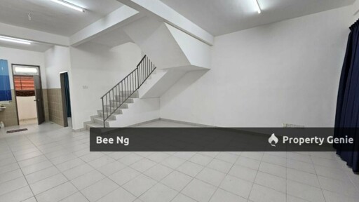 Taman Pulai Mutiara / 2.5 Storey Terrace / For Rent