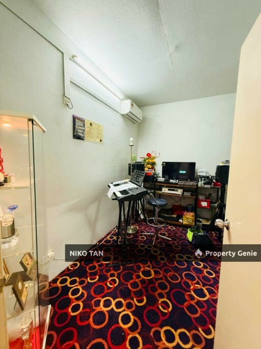 Prima Regency Apartment with 2 Car Park For Sale