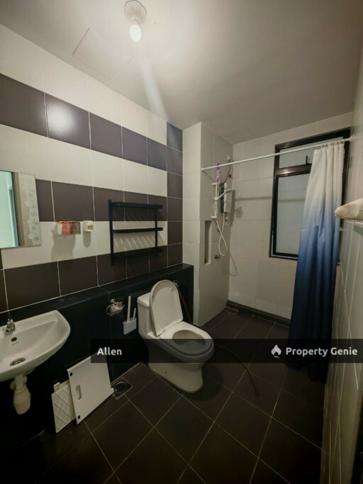 High-Floor Fully Furnished 1+1 Room Unit at Austin Regency with 2 Carparks