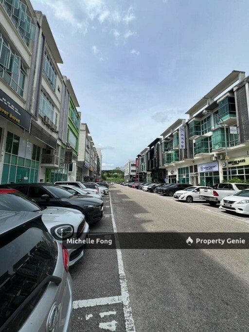 Danga Utama Commercial Centre / Skudai / 3 Storey Shoplot with Mezzanine Floor / Tenant With ROI 4.35%