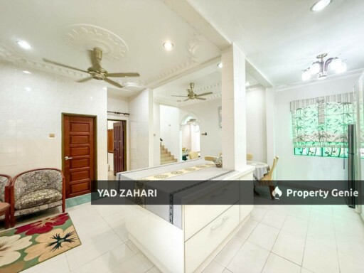 D'Kayangan, Seksyen 30, Shah Alam | 2.5 Storey Semi D Cluster 6 Bedrooms | RM1.39M - Fully Reno, Gated Guarded and Extended Front Side