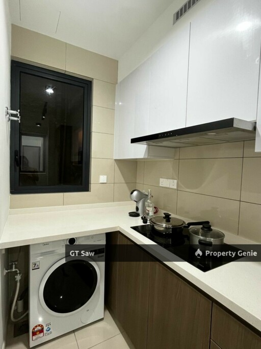 581sqft Near MRT Fully Furnished 2 R 1 B with Wifi for Rent