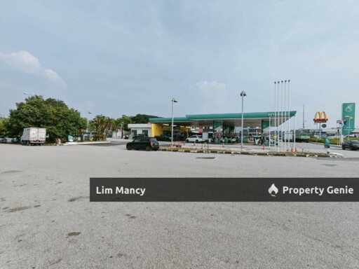 Taman Nusa Bestari Three Storey Corner Shoplot Facing Main Road and Opposite Bestmark