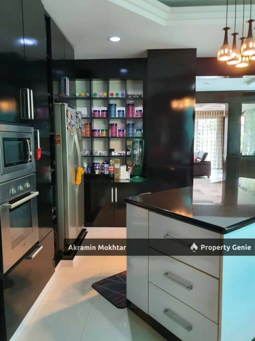 CORNER LOT & RENOVATED | LAMAN OAKLEAF 2.5 STOREY SUPERLINK
