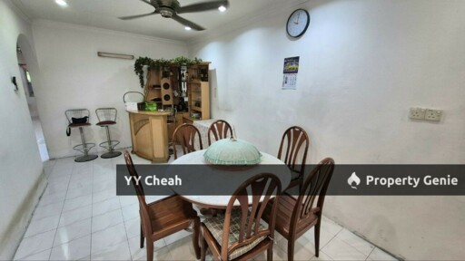 2.5 Storey House 6 Rooms - Facing Field - Good For Big Family