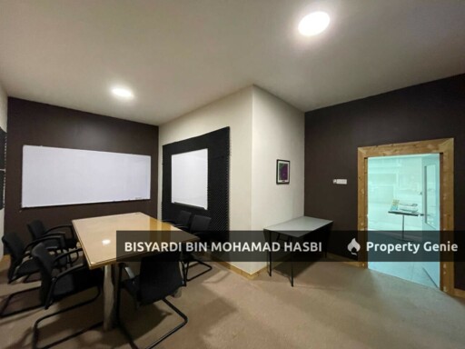 CORNER LOT 3 STOREY SEMI DETACHED FACTORY WAREHOUSE, BUKIT JELUTONG INDUSTRIAL PARK, SEKSYEN U8 SHAH ALAM.