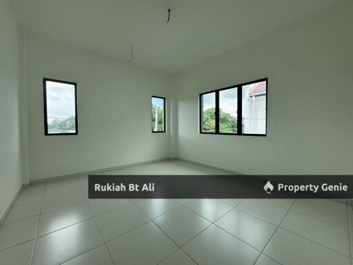 CORNER LOT NEW UNIT TAMAN CHEMBONG UTAMA