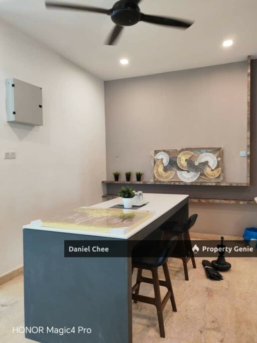 Modern Semi-d Selling Below Market Value with Fully Furnished