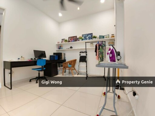 8 Residence Superlink 2.5 Terrace House