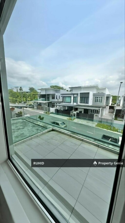 Freehold 4R4B Cluster House For Sale in Taman Bestari Indah Ulu Tiram